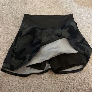 Old Navy camo athletic skort size S